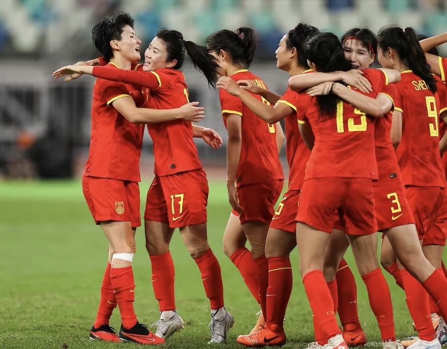 博彩论坛-女足球队员